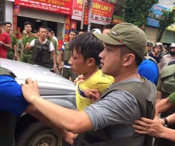 Khởi tố kẻ nổ súng bắn phó công an phường 3 tội