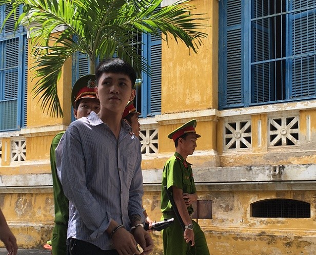 22 năm tù cho con nghiện 9X chuyên giao nhận ma túy, súng