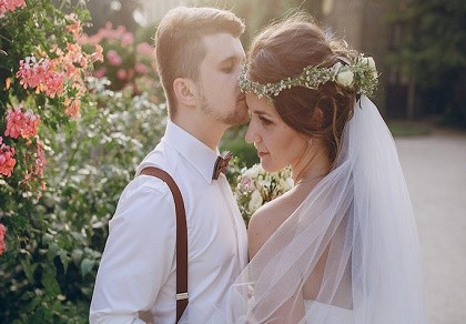Cởi trần ngủ với bạn đời là phạm pháp