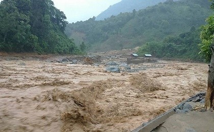 Bão số 3 kéo lũ ồ ạt tràn về ở miền núi phía Bắc