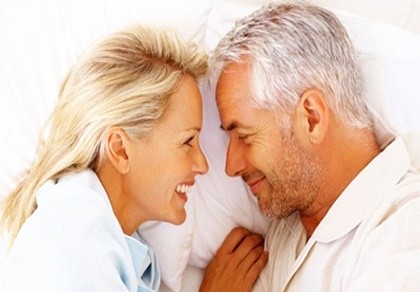 ‘Yêu’ khi lớn tuổi, người lợi kẻ hại