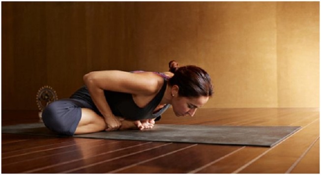 6 động tác yoga đơn giản tốt cho chuyện yêu
