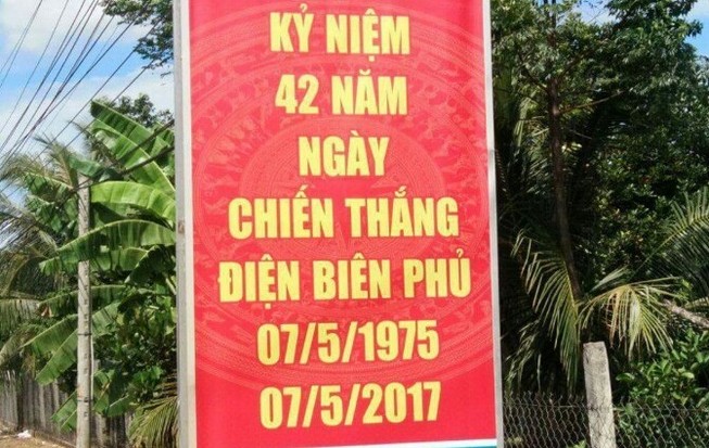 Áp phích ghi chiến thắng Điện Biên Phủ năm... 1975