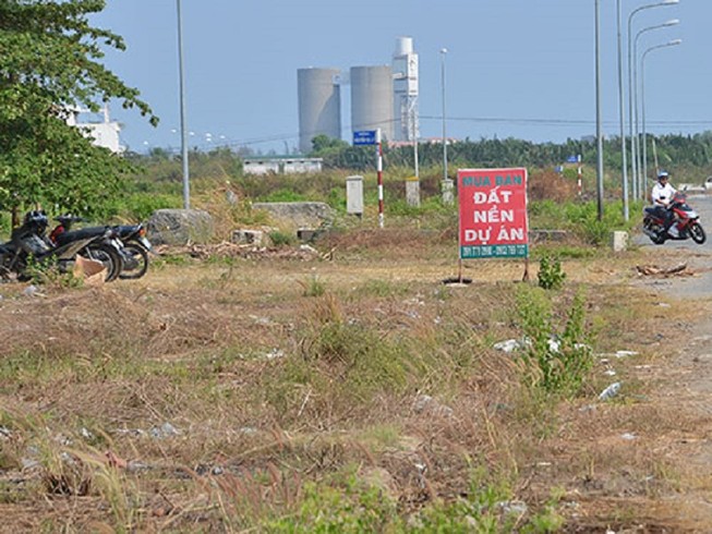 Giá đất tăng: Từ chóng mặt đến ôm nợ bao xa?