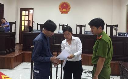 Đi chúc tết hóa thành cướp giật: Hoãn xử theo yêu cầu của bị hại