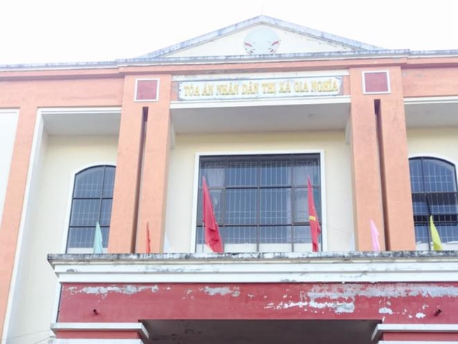 Khởi tố thư ký tòa làm giả quyết định ly hôn