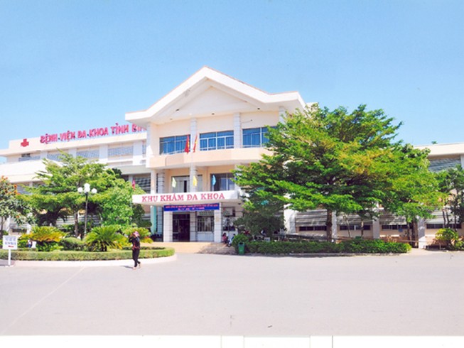 Bé trai tử vong vì bị cha ném ly trúng đầu