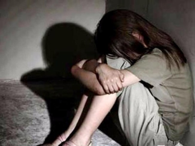 Hàng chục người vây bắt gã đàn ông dâm ô bé gái 5 tuổi