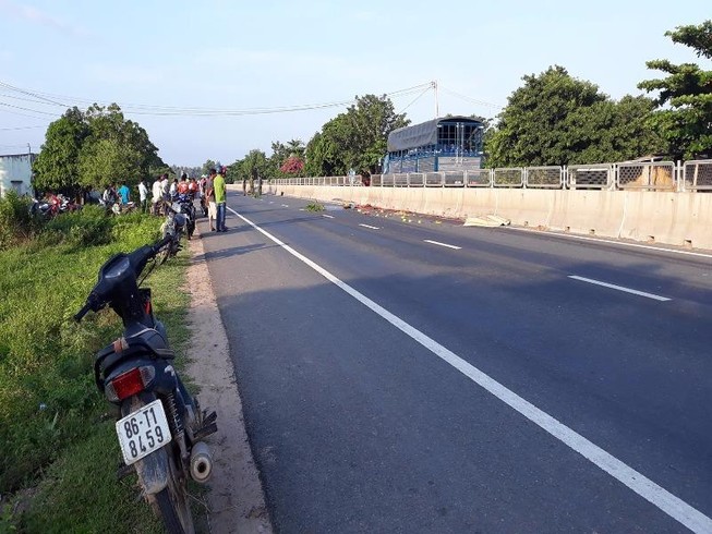 Leo qua con lươn đi bán đồ ăn, bị ô tô tông tử vong