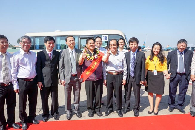Sân bay Tân Sơn Nhất đón hành khách thứ 25 triệu