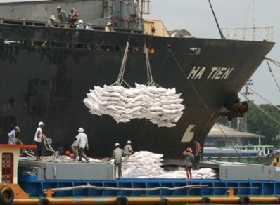 Suýt mất 63 container gạo vì... nhẹ dạ