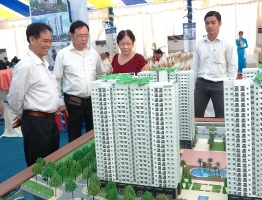 Siết tín dụng bất động sản ảnh hưởng nhiều thị trường khác