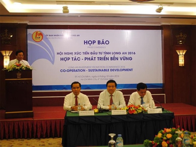 Chủ tịch tỉnh Long An:'Không đổi môi trường lấy đầu tư'