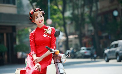 Các nữ Facebooker được chọn trình diễn áo dài