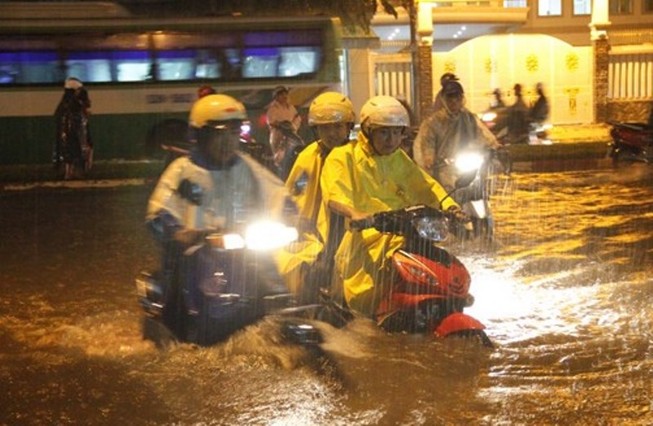 Chủ tịch Nguyễn Thành Phong nói gì về trận ngập nặng?