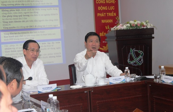 Bí thư Thăng:Thu hút chuyên gia giỏi sao cứ đòi hộ khẩu