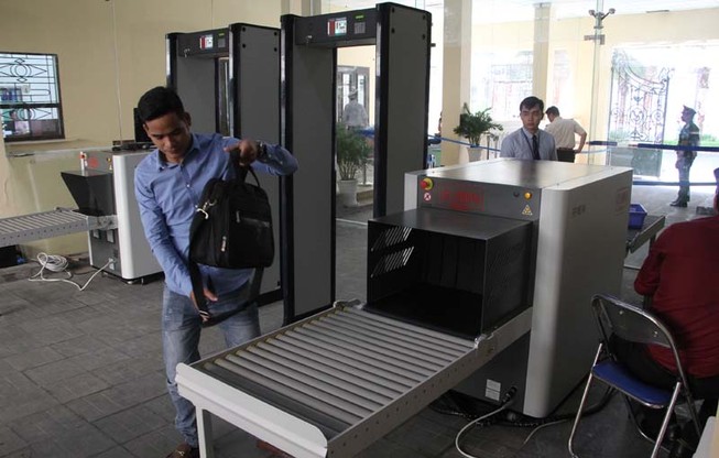 Vào UBND TP.HCM phải qua cổng kiểm tra an ninh