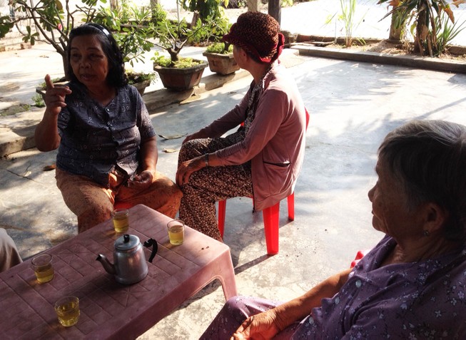 Điều tra vụ mẹ pha thuốc độc vào sữa cho hai con nhỏ cùng uống