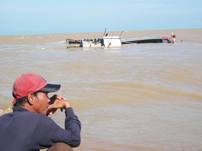 Chìm tàu cá, một ngư dân mất tích