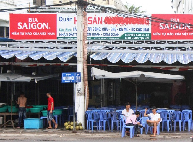 Xử phạt, đình chỉ quán hắt thức ăn đuổi du khách