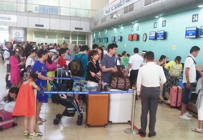 Chưa phát hiện nhân viên sân bay Cam Ranh vòi tiền hành khách