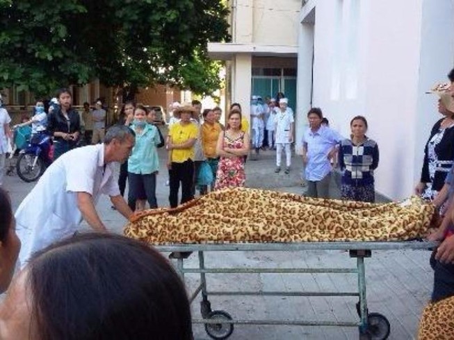Sản phụ chết bất thường, người nhà tố bác sĩ tắc trách