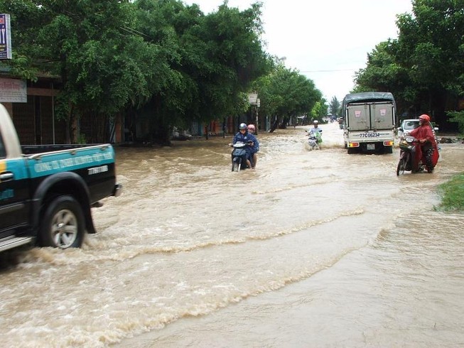 Bình Định ngập sâu trong lũ