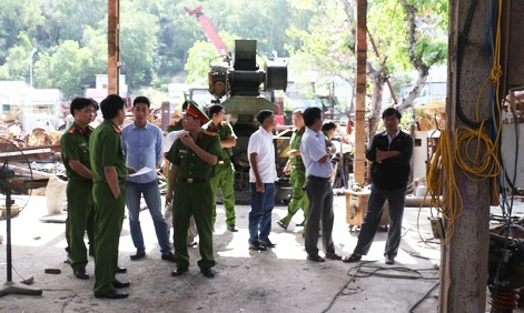 Bình khí đá nổ hất tung nạn nhân lên trời