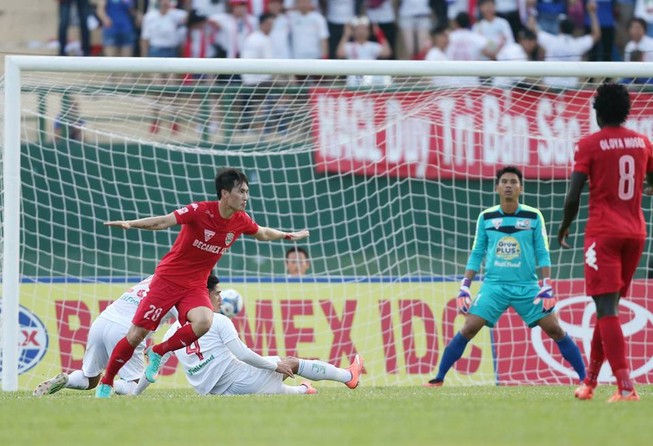Công Vinh lập cú đúp, B. Bình Dương hạ gục HA Gia Lai 5-0