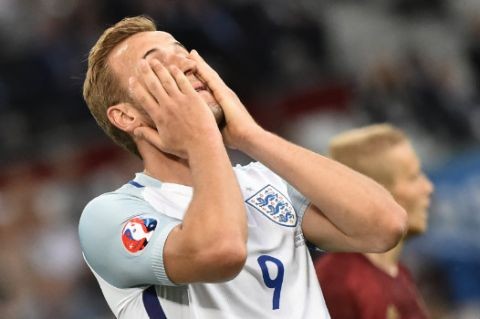 Lượt trận đầu Euro qua cách nhìn của Adrian Clarke