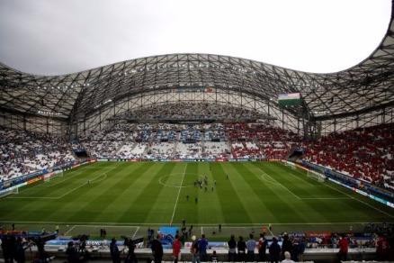 Chủ nhà Pháp bị UEFA phê phán nặng vì mặt sân quá tệ