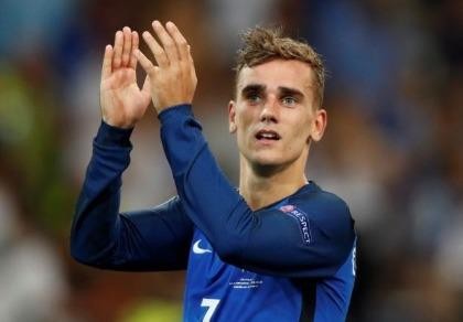 'Little boy' Griezmann không ghi cú đúp là… chịu không được