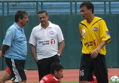 Cựu HLV B. Bình Dương làm 'phó tướng' cho Mourinho tại M.U