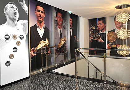 Ronaldo thành chủ khách sạn, có sân bay mang tên mình