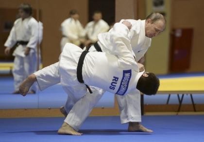 Nhiều VĐV Nga bị cấm dự Olympic: Thế chân kiềng chỉ còn cuộc đua song mã