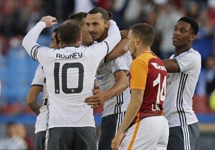 Ibra “nịnh” Rooney: “Bao năm rồi tôi mới có một đối tác tuyệt vời”