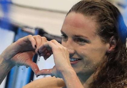 Kình ngư Katinka Hozzsu đua tranh cùng Phelps