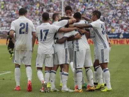 Chủ tịch của Real và HLV Barcelona đều… 'tự sướng'