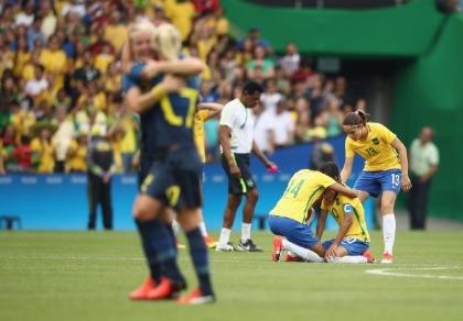 Bóng đá nữ Olympic: Brazil bị loại sốc