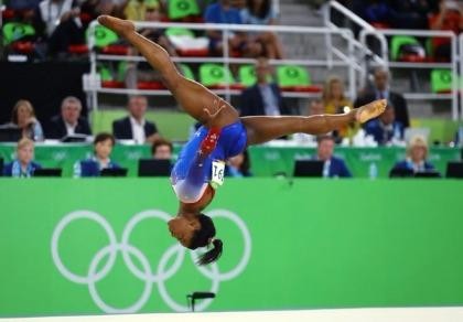 Phelps và Ledecky về, đến lượt Biles làm 'khuynh đảo' đấu trường Olympic