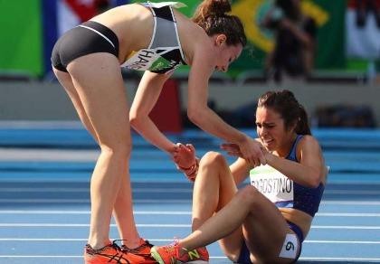 Một hình ảnh đáng trân trọng đầy tinh thần fair play tại Olympic