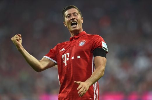 Lewandowski lập hat trick, Bayern Munich 'chơi tennis' với Werder Bremen