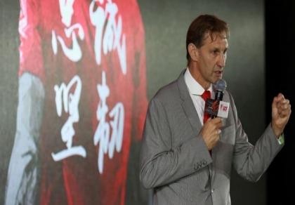Huyền thoại Arsenal đến đội bóng của… Huỳnh Đức
