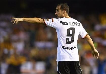 Paco Alcecer quyết đấu với bộ ba M-S-N