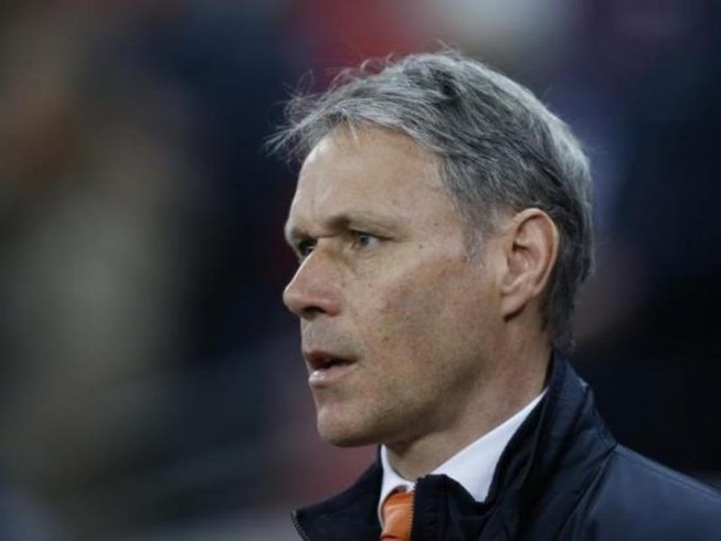 Van Basten đứng đầu Tiểu ban kỹ thuật FIFA