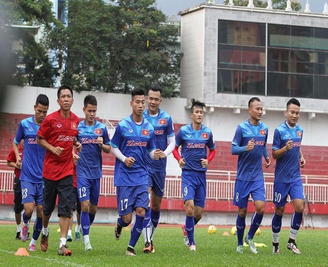 Tuyển Việt Nam xông đất Sài Gòn trong cơn mưa