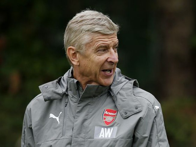 Vụ LĐBĐ Anh mời Wenger: Có yêu thì nói rằng yêu