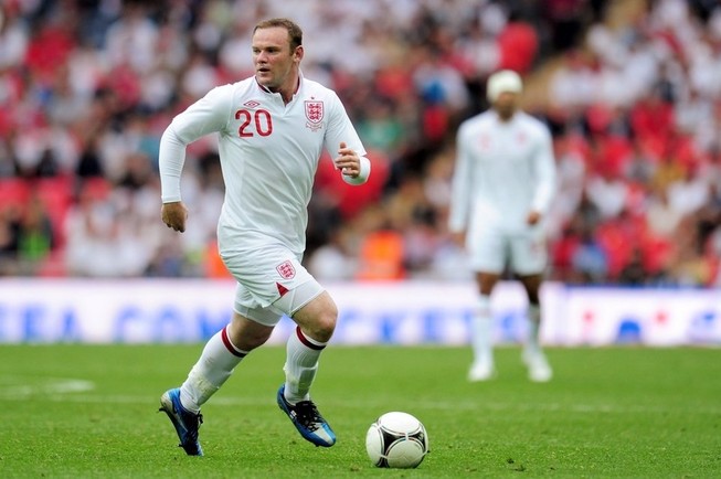 Rooney mệt mỏi chuyện đá tiền đạo hay tiền vệ