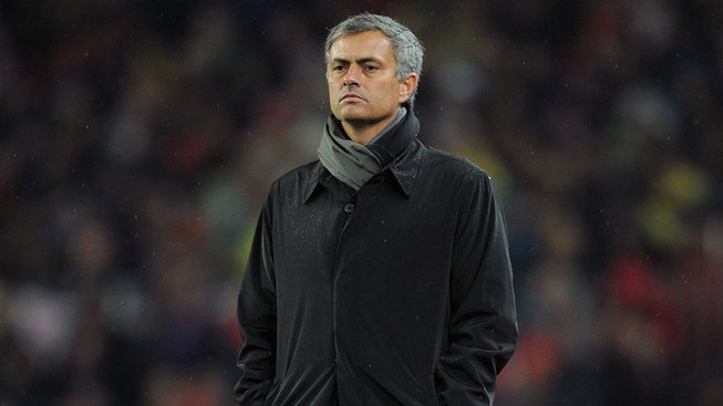 MU thảm bại, Mourinho kêu gọi: 'Hãy cư xử như đàn ông'