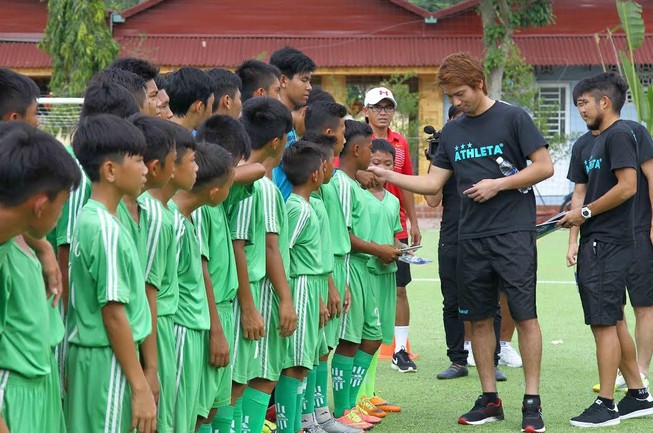 Cầu thủ Avispa Fukuoka giao lưu với U-13, U-15 Cần Thơ